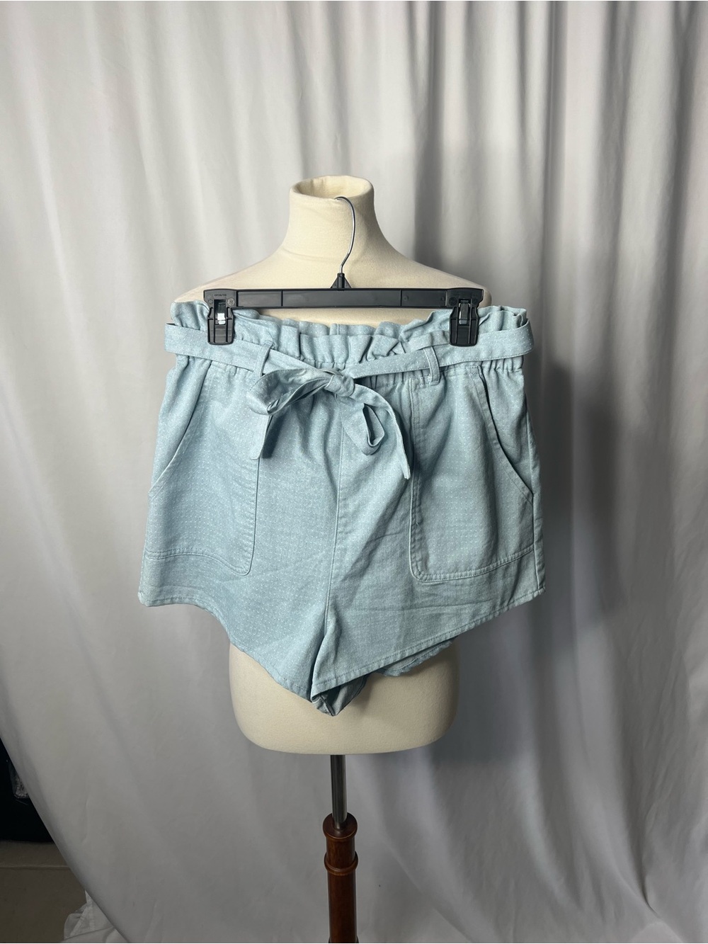 Rhythm Paperbag Waist Shorts – Women’s Size 8 – Light Blue